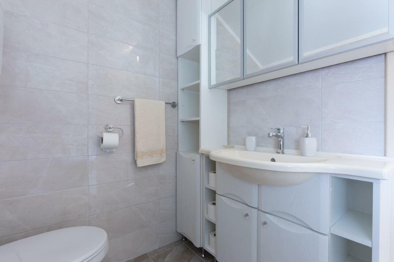Apartman Ivona Малинска Екстериор снимка