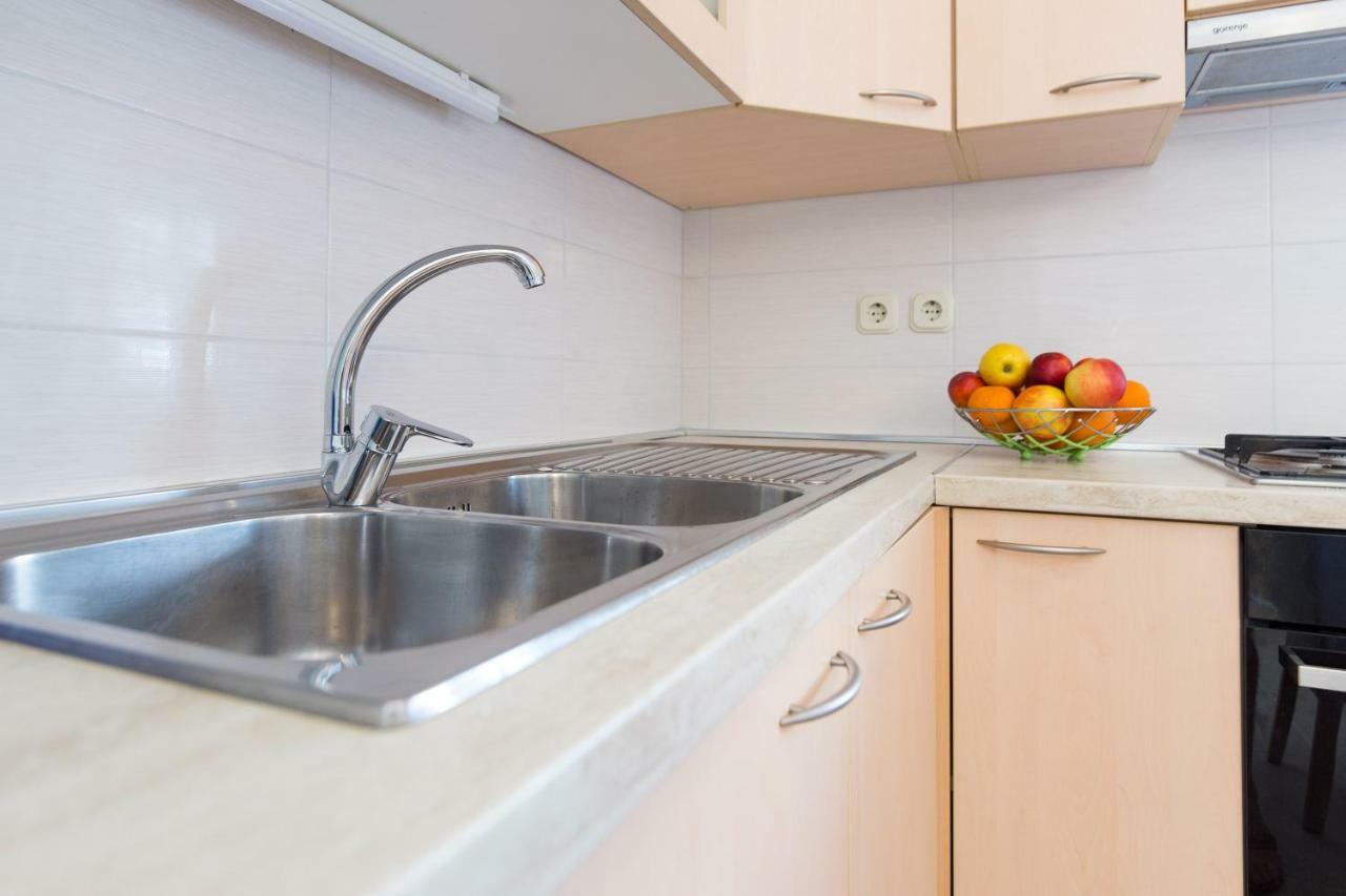 Apartman Ivona Малинска Екстериор снимка