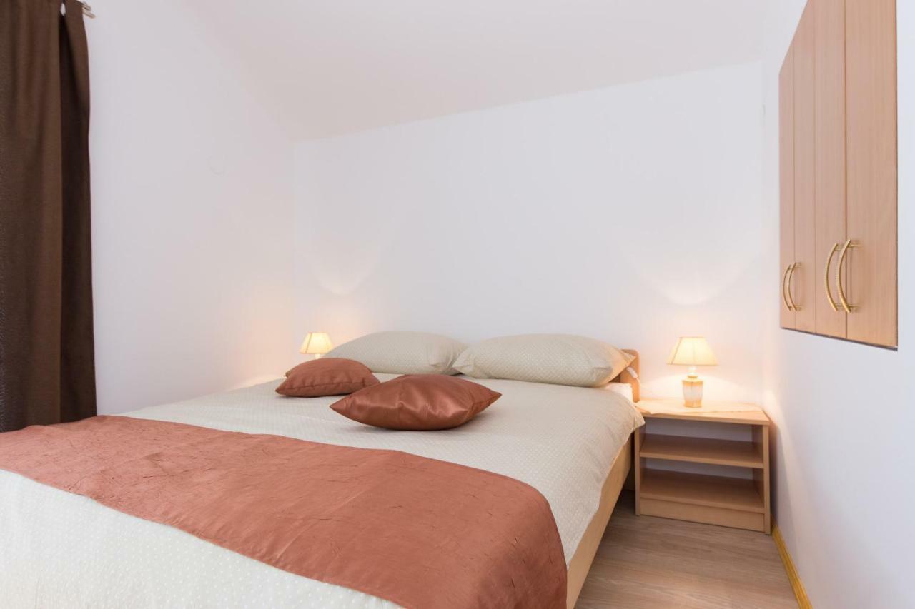 Apartman Ivona Малинска Екстериор снимка